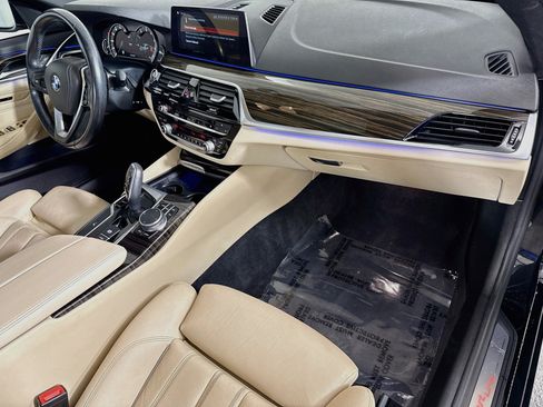 Used 2018 BMW 530i w/ Premium Package RWD image 30