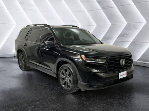 Used 2023 Honda Pilot Sport image 1