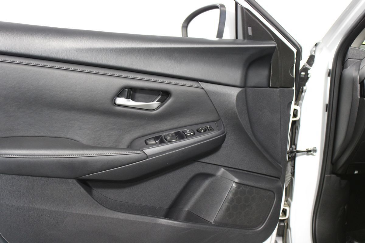 Used 2024 Nissan Sentra SV FWD image 12