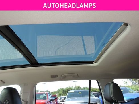 Used 2025 Volkswagen Atlas SE FWD image 12
