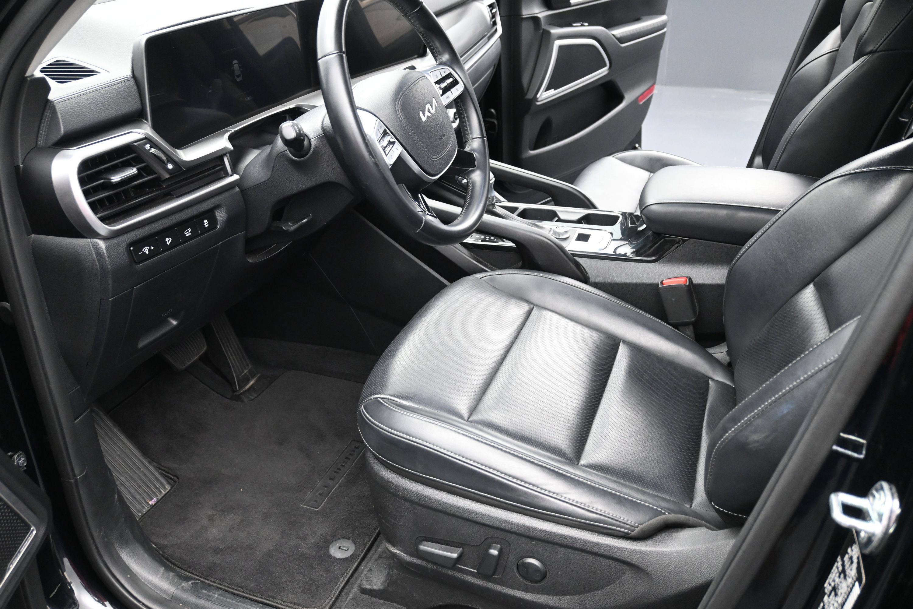 Used 2025 Kia Telluride S FWD image 12
