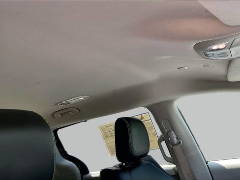 Used 2023 Chrysler Pacifica Touring-L FWD image 28