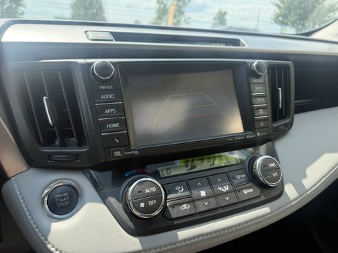 Used 2018 Toyota RAV4 Limited FWD image 15