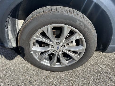 Used 2023 Ford Explorer Limited image 16