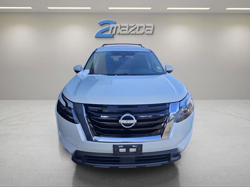 Used 2023 Nissan Pathfinder SV image 16
