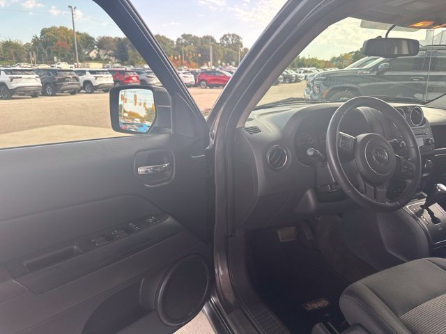 Used 2014 Jeep Patriot Latitude AWD/4WD image 10