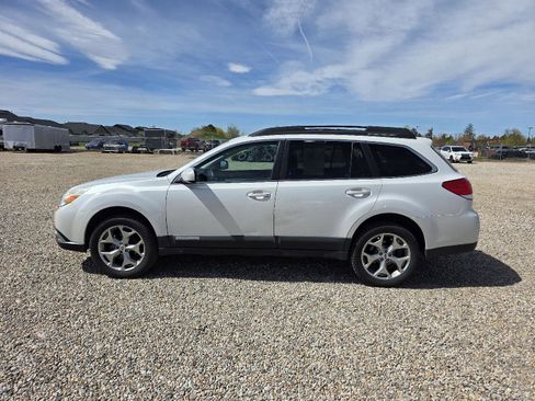 Used 2010 Subaru Outback 2.5i Premium image 8