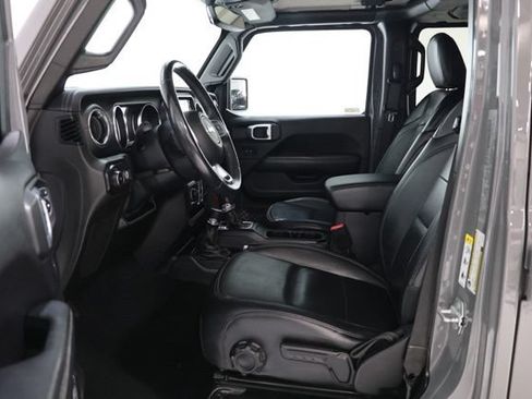 Used 2019 Jeep Wrangler Unlimited Sahara AWD/4WD image 16