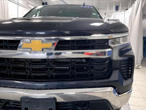 Used 2023 Chevrolet Silverado 1500 LT AWD/4WD image 32