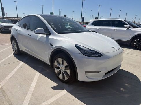 Used 2023 Tesla Model Y Long Range image 3