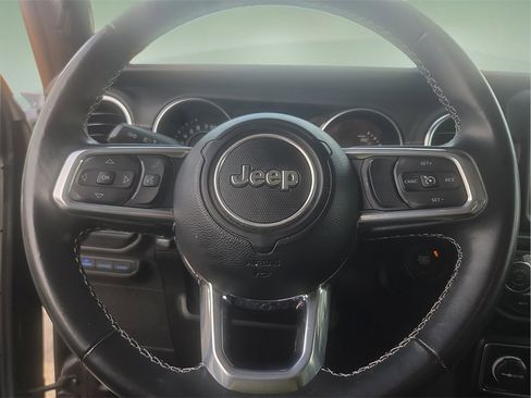 Used 2022 Jeep Wrangler Unlimited Sahara image 25