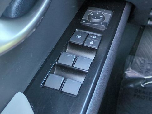 Used 2021 Lexus UX 200 image 21