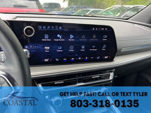 Used 2025 Chevrolet Traverse LT FWD image 21