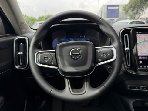 Certified 2025 Volvo XC40 B5 Plus AWD/4WD image 17