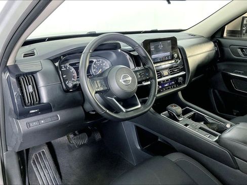 Used 2024 Nissan Pathfinder SV image 18