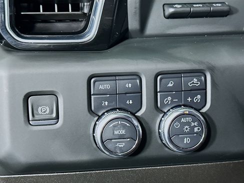 Used 2024 GMC Sierra 2500 Denali Ultimate AWD/4WD image 17
