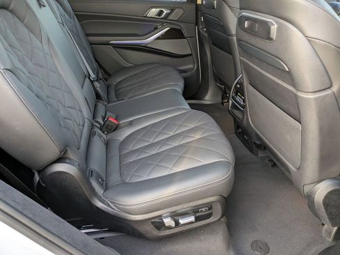 Used 2024 BMW X7 xDrive40i image 32