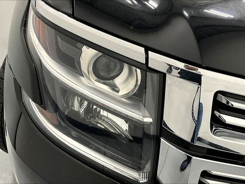 Used 2017 Chevrolet Suburban Premier image 39