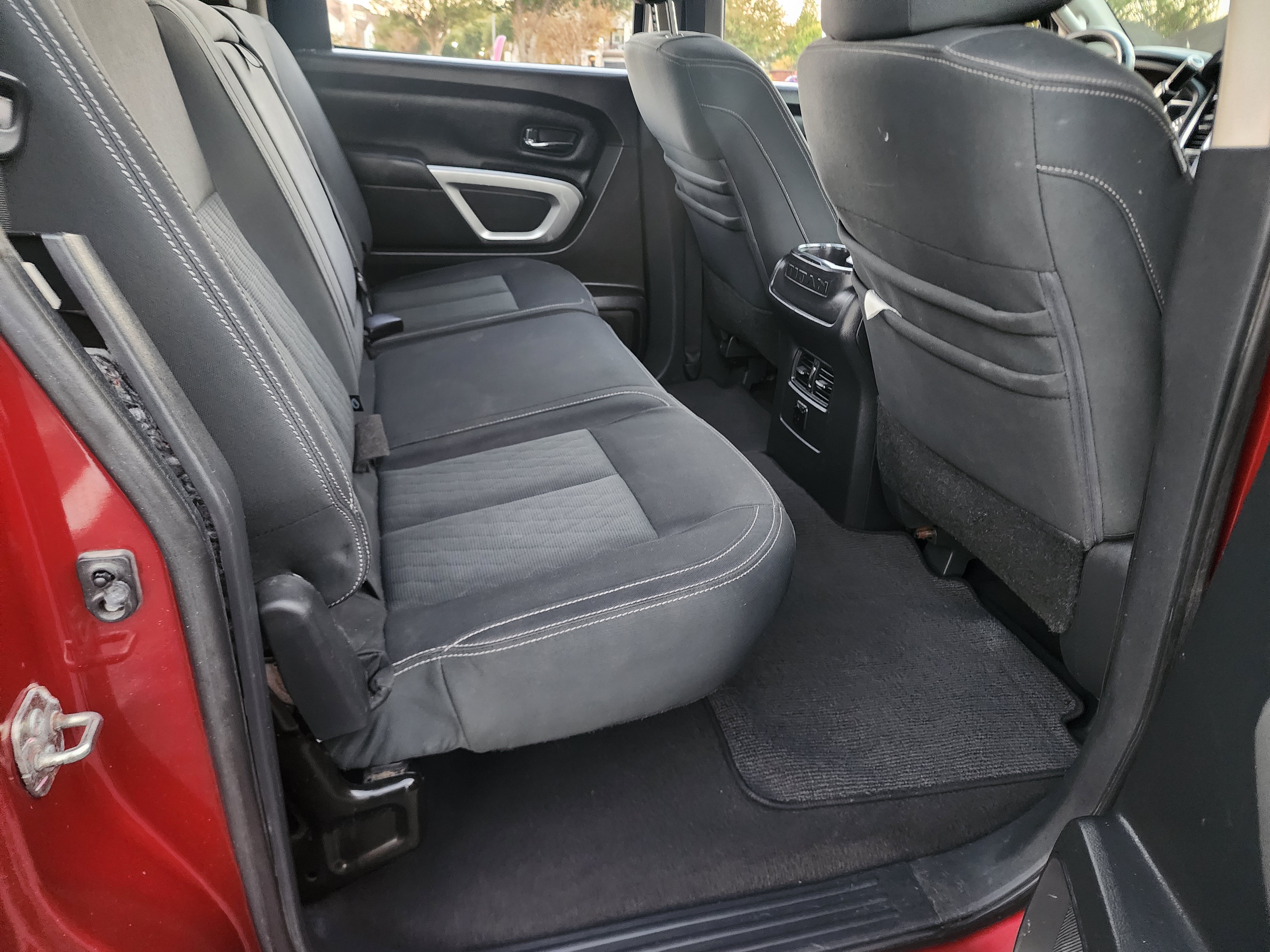 Used 2018 Nissan Titan SV w/ SV Convenience Package AWD/4WD image 15