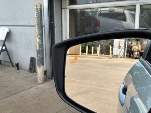 Used 2025 Nissan Versa SV FWD image 19