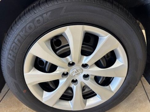 Used 2025 Toyota Corolla LE FWD image 17