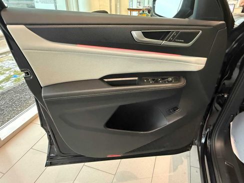 New 2026 Volkswagen Atlas Cross Sport SEL Premium R-Line image 4