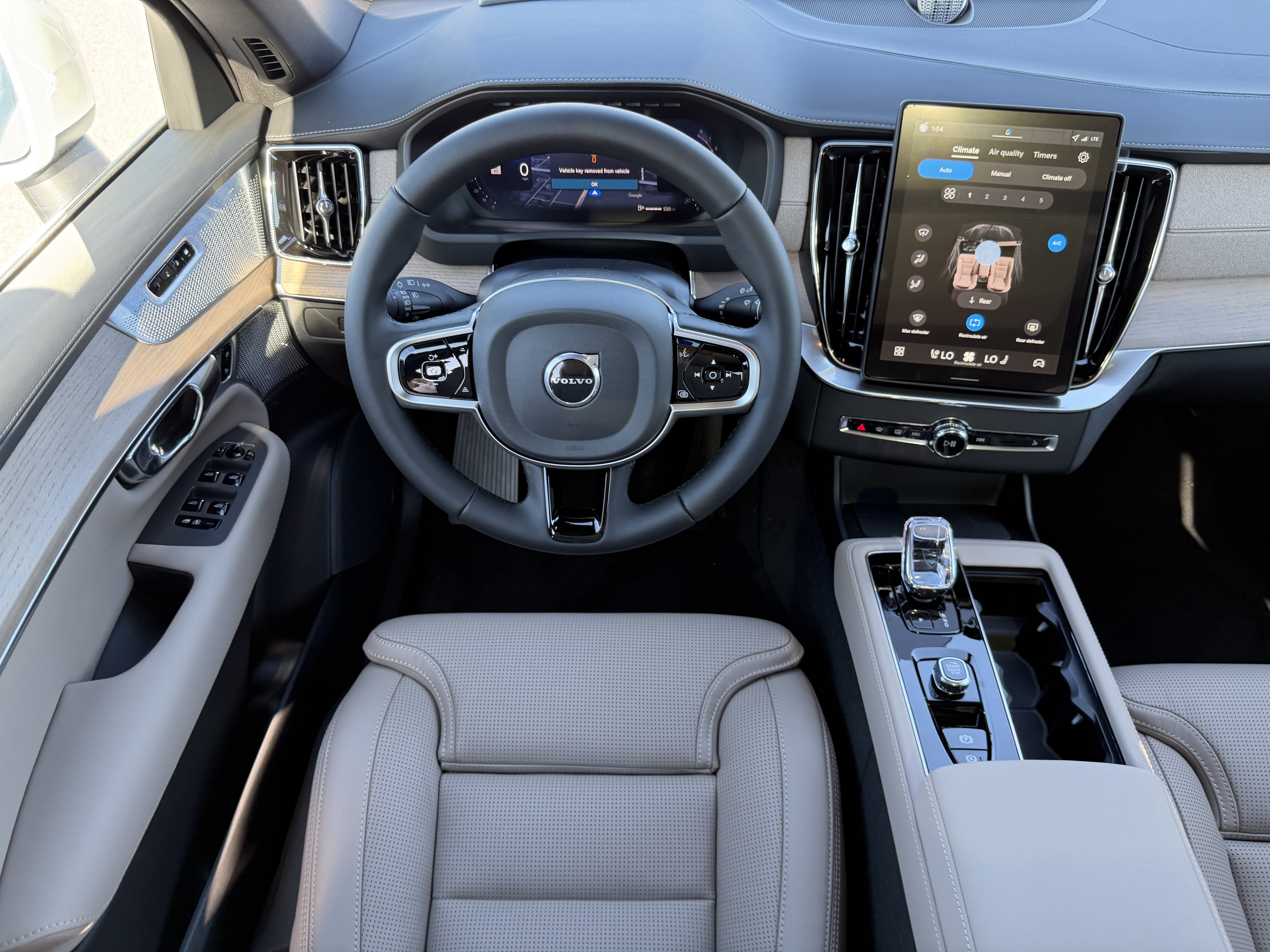 New 2026 Volvo XC90 B5 Ultra w/ Protection Package AWD/4WD image 13