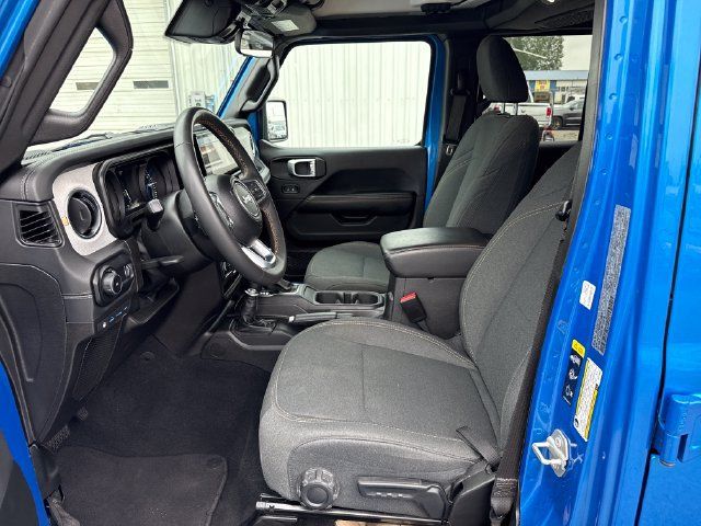 Used 2024 Jeep Wrangler Unlimited Sahara AWD/4WD image 15