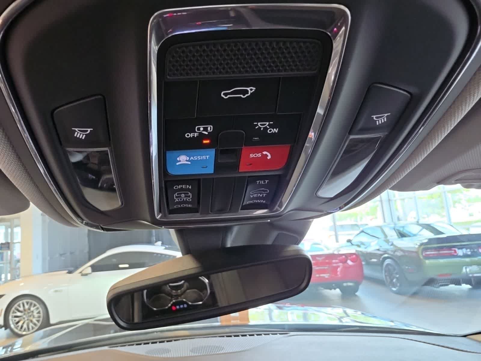 Used 2023 Jeep Grand Cherokee Laredo w/ Luxury Tech Group I AWD/4WD image 26
