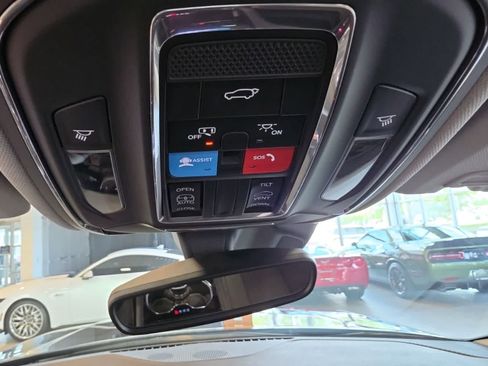 Used 2023 Jeep Grand Cherokee Laredo w/ Luxury Tech Group I AWD/4WD image 26