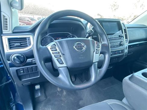 Used 2021 Nissan Titan SV image 9
