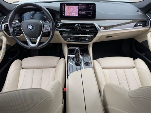 Used 2023 BMW 530e image 10