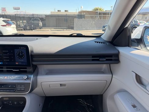 Used 2025 Hyundai Kona SEL image 33