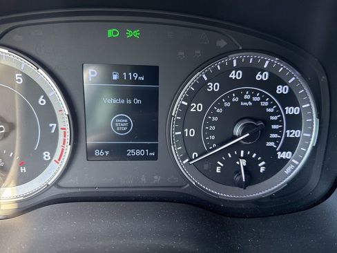 Used 2022 Hyundai Venue Limited image 7