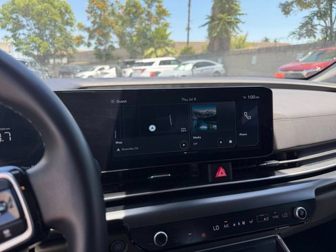 Used 2026 Kia Carnival FWD image 17