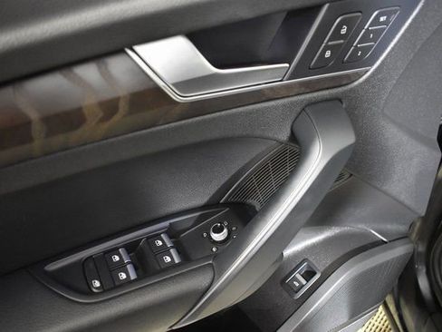 Used 2018 Audi Q5 2.0T Premium Plus w/ Premium Plus Package image 8