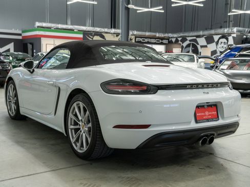 Used 2017 Porsche 718 Boxster image 40