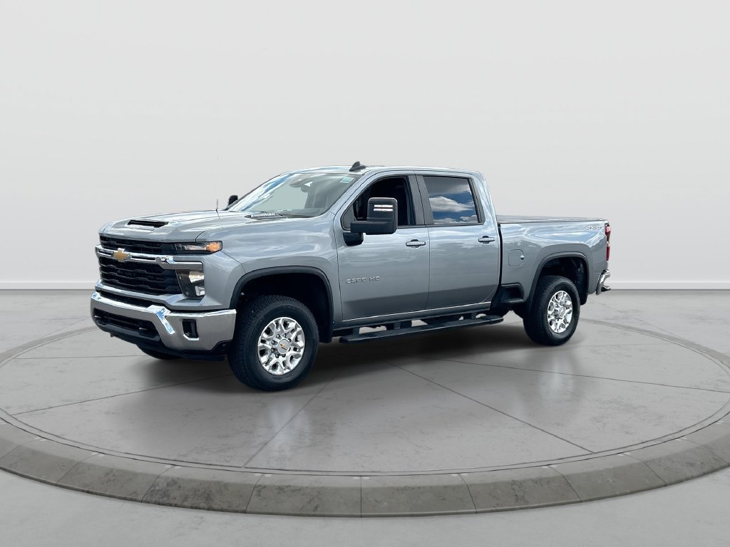 Used 2024 Chevrolet Silverado 2500 LT w/ Convenience Package AWD/4WD image 4