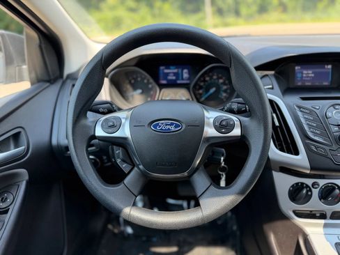 Used 2014 Ford Focus SE FWD image 24