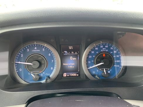 Used 2019 Toyota Sienna LE image 28