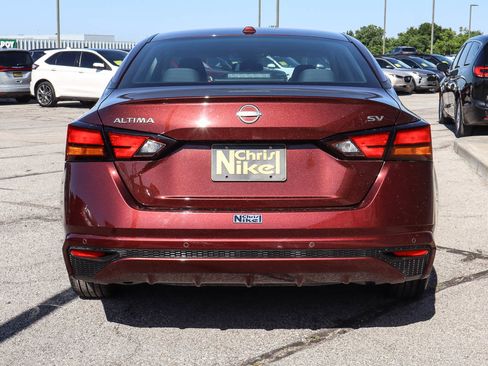 Used 2024 Nissan Altima 2.5 SV FWD image 5
