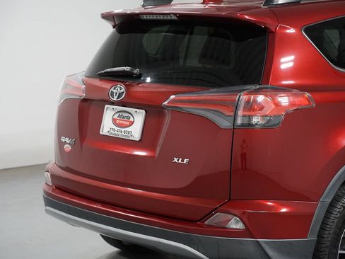 Used 2018 Toyota RAV4 XLE FWD image 9