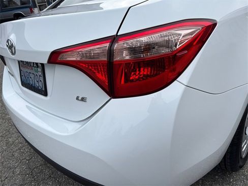Used 2017 Toyota Corolla LE image 28