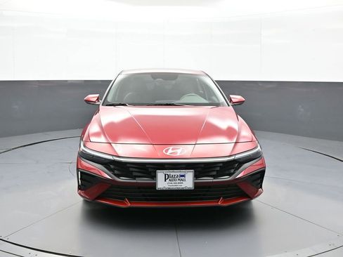Certified 2024 Hyundai Elantra SE FWD image 2