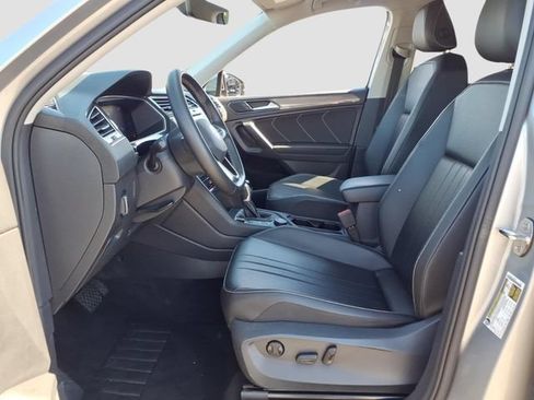 Used 2022 Volkswagen Tiguan SE AWD/4WD image 11