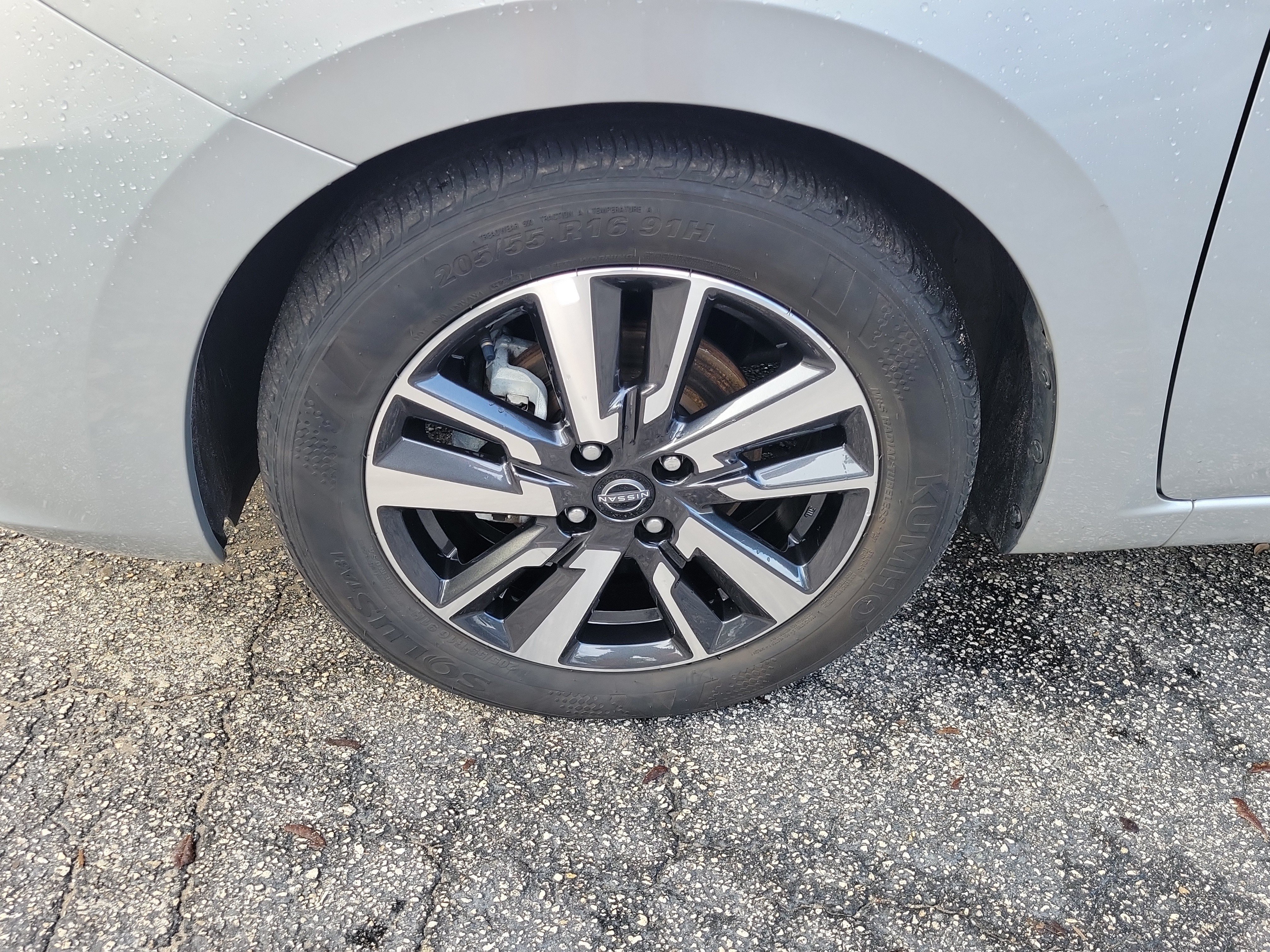Certified 2025 Nissan Versa SV FWD image 4