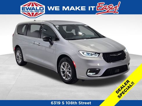 New 2026 Chrysler Pacifica Select image 1