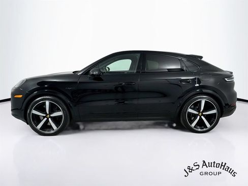 Used 2024 Porsche Cayenne Turbo w/ Premium Package Plus (PP1) AWD/4WD image 4