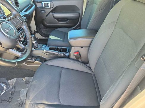 Used 2022 Jeep Gladiator Sport image 15