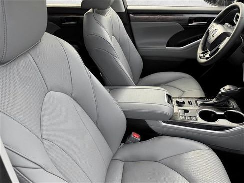 Certified 2026 Toyota Highlander Limited image 20